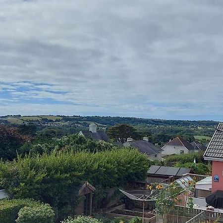 Sea Crest, Beautiful Home In Tenby With Sea Views Buitenkant foto