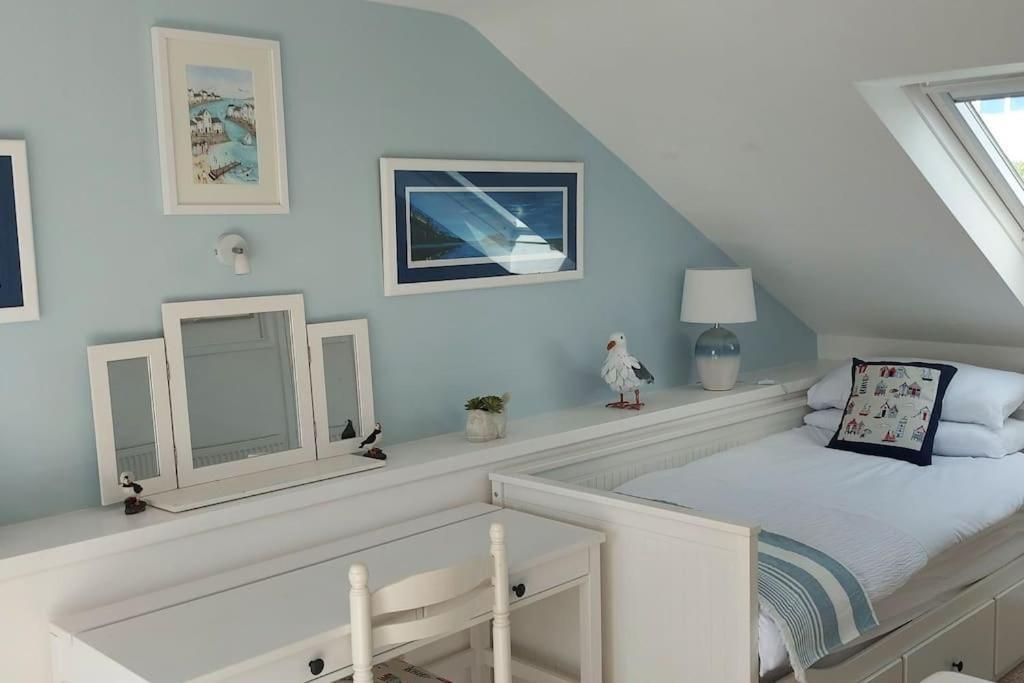 Sea Crest, Beautiful Home In Tenby With Sea Views Buitenkant foto
