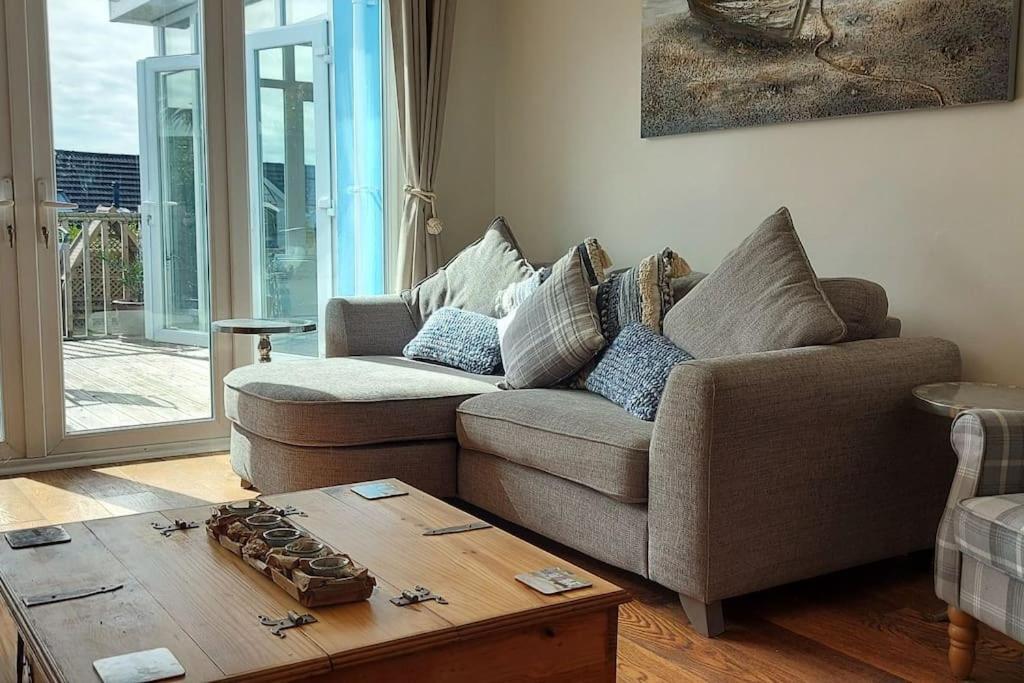 Sea Crest, Beautiful Home In Tenby With Sea Views Buitenkant foto