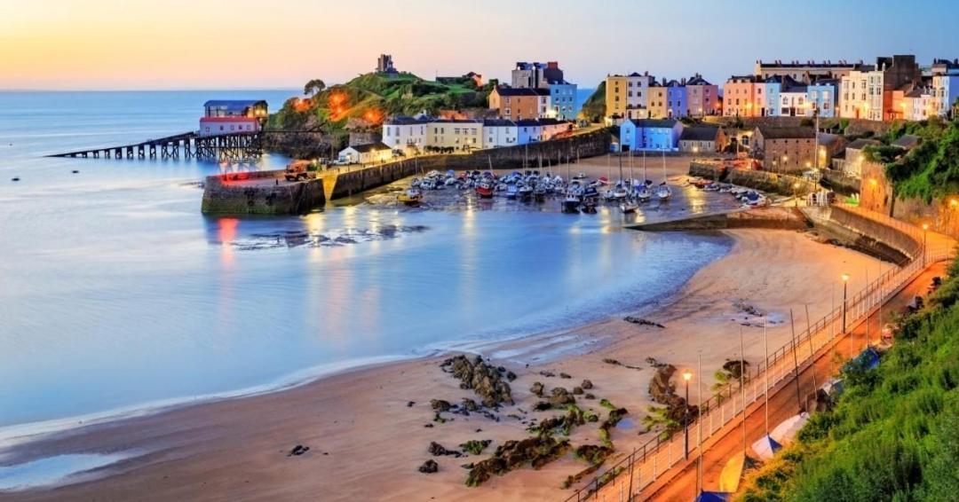 Sea Crest, Beautiful Home In Tenby With Sea Views Buitenkant foto